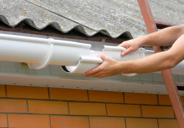 Cost of Gutter Hanging in Dawsonville